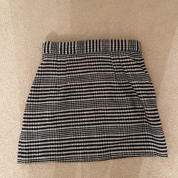 White & Black Zara mini skirt- size Small - Picture 3 of 3